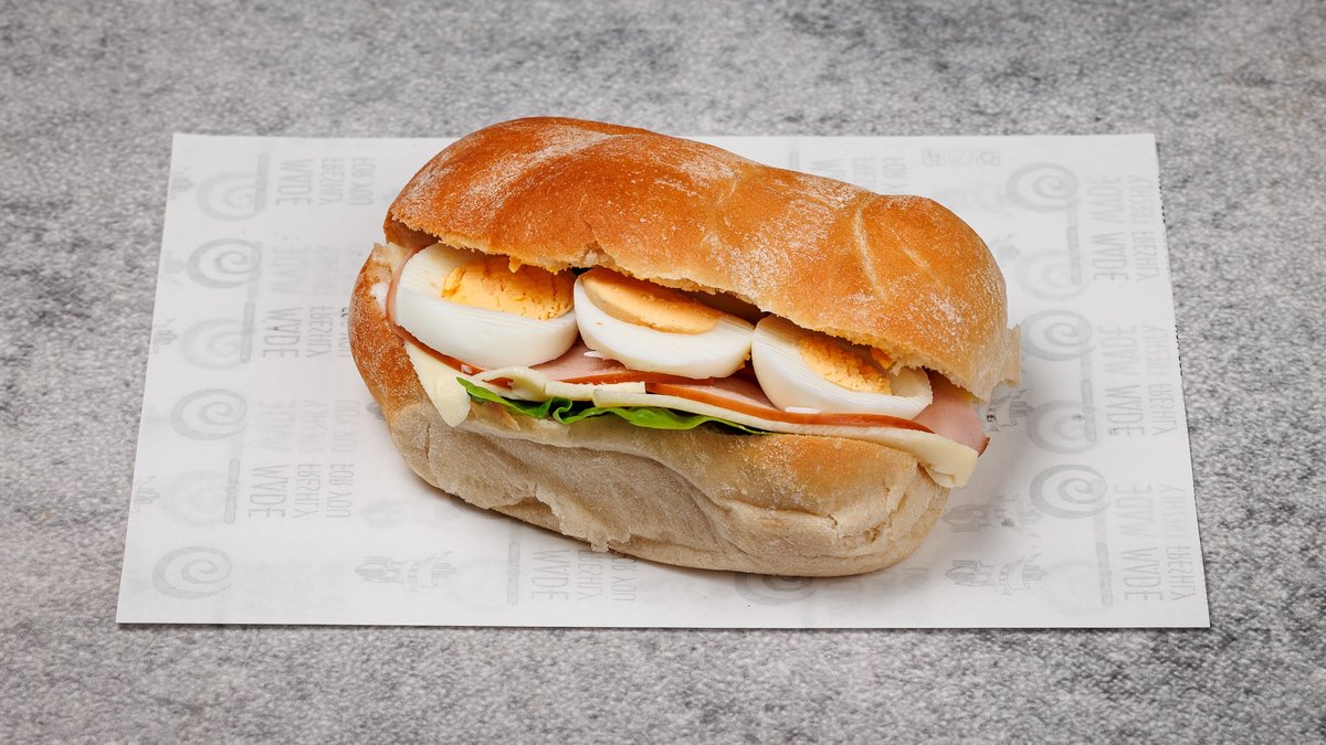 Ciabatta με Break Sauce, Αυγό, Γαλοπούλα Gouda και Μαρούλι